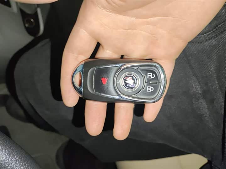 Фото 9 - Buick GL8 ES