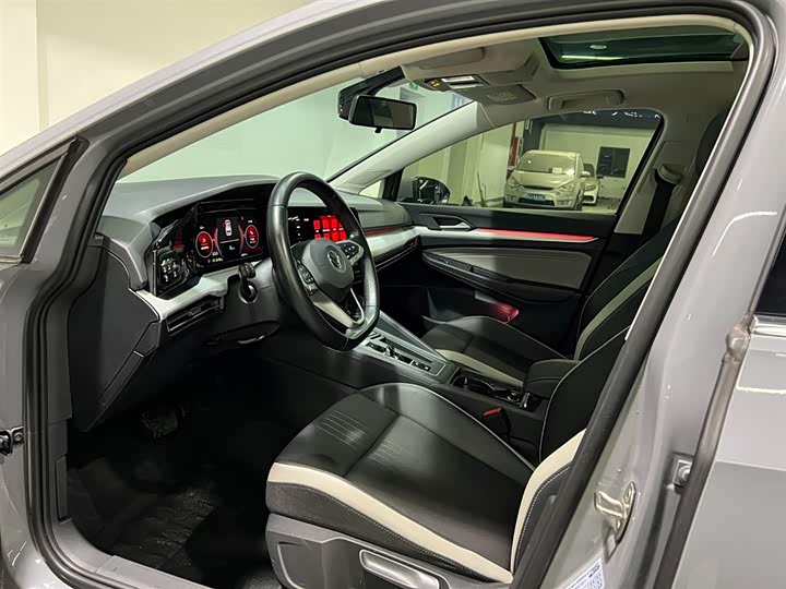 Фото 8 - Volkswagen Golf