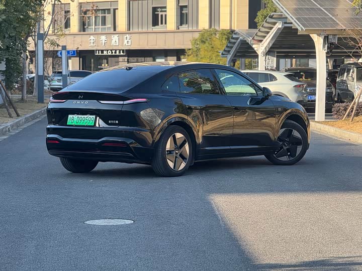 Фото 2 - Nio Onvo L60