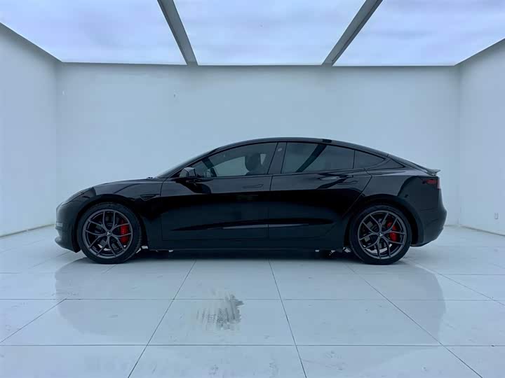 Фото 3 - Tesla Model 3