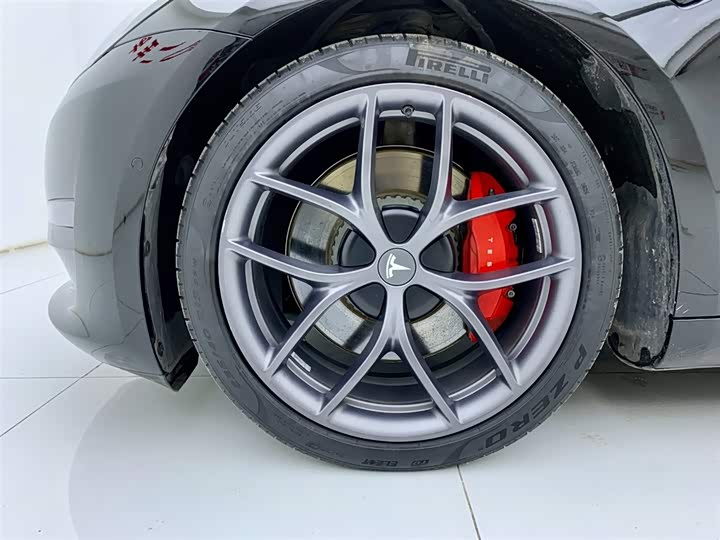 Фото 6 - Tesla Model 3