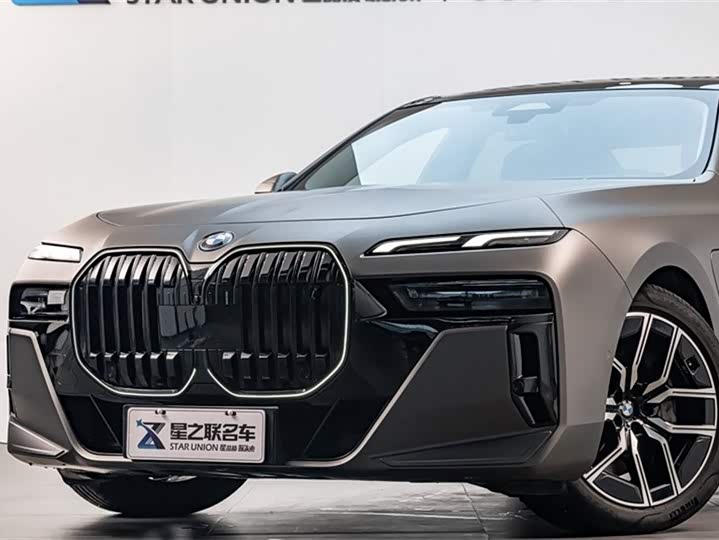 Фото 2 - BMW i7