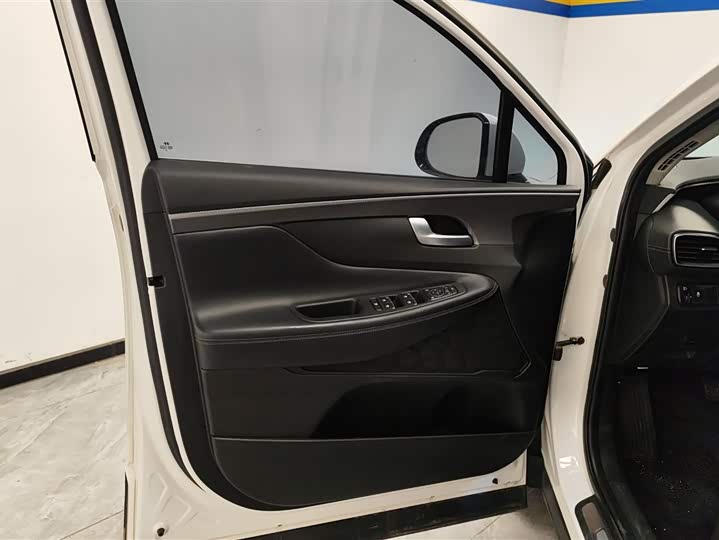 Фото 7 - Hyundai Santa Fe