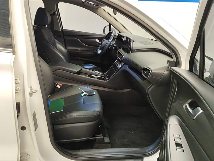 Фото 8 - Hyundai Santa Fe