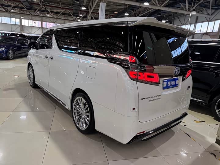 Фото 5 - Toyota Vellfire