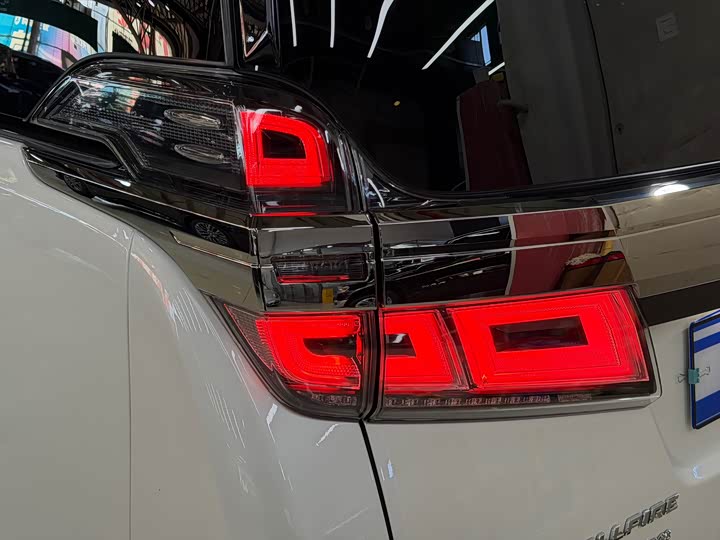 Фото 6 - Toyota Vellfire