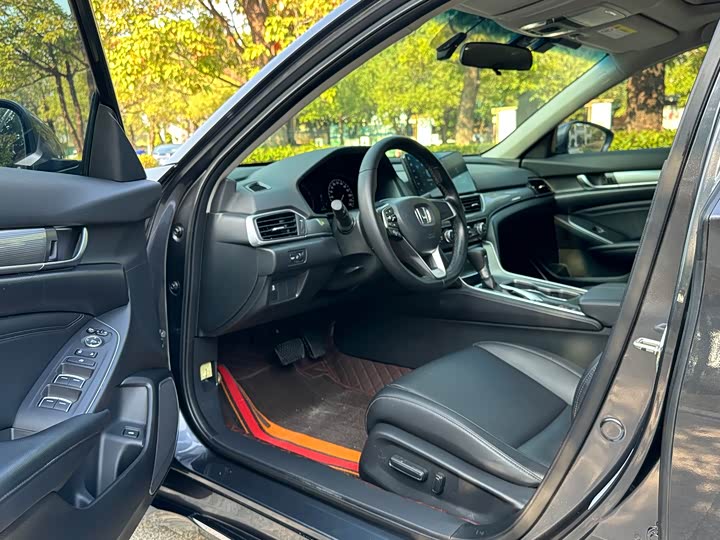 Фото 5 - Honda Accord