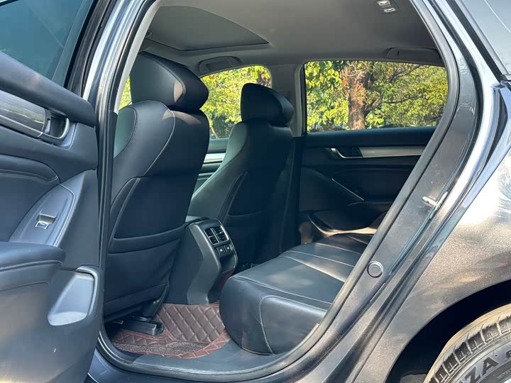 Фото 6 - Honda Accord