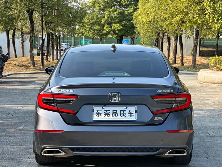 Фото 8 - Honda Accord