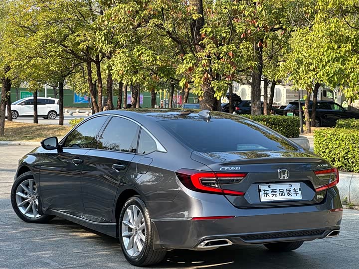 Фото 9 - Honda Accord