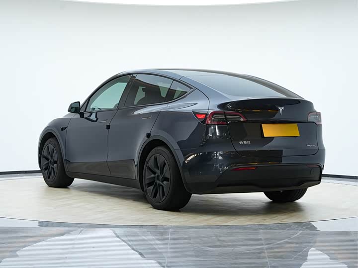 Фото 4 - Tesla Model Y