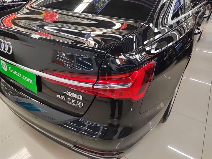 Фото 8 - Audi A6L