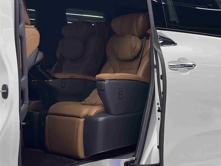 Фото 7 - Toyota Alphard