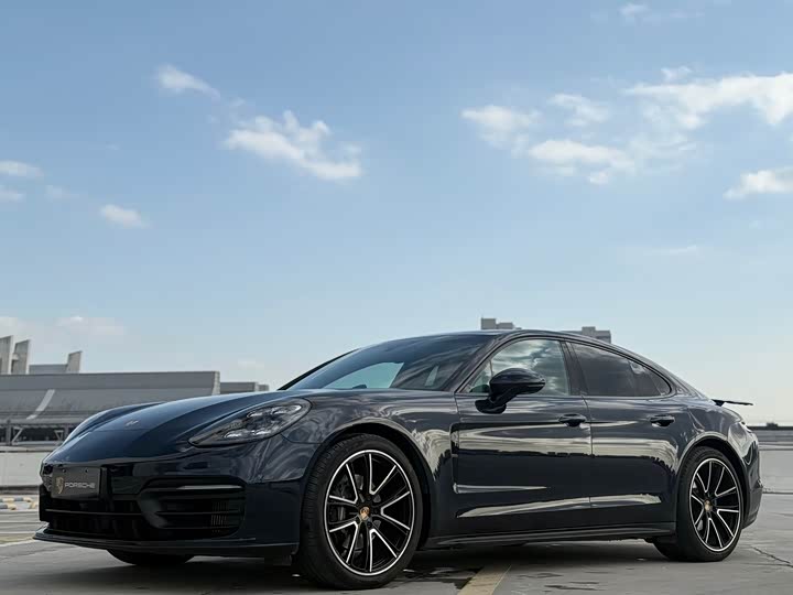 Фото 1 - Porsche Panamera