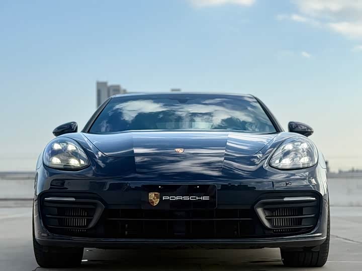 Фото 2 - Porsche Panamera