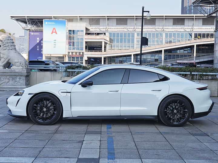 Фото 3 - Porsche Taycan