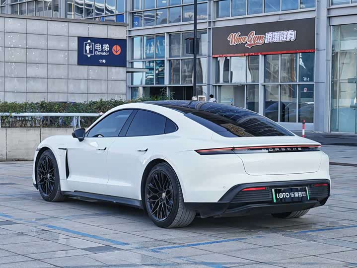 Фото 5 - Porsche Taycan