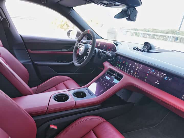 Фото 8 - Porsche Taycan