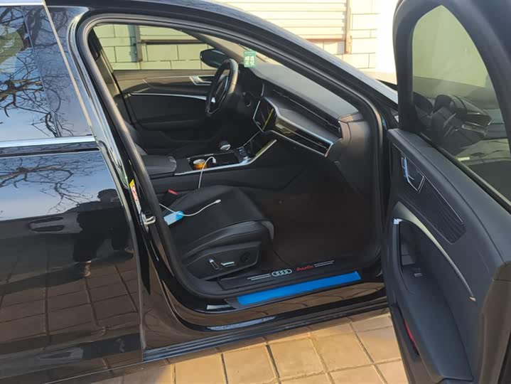 Фото 8 - Audi A6L