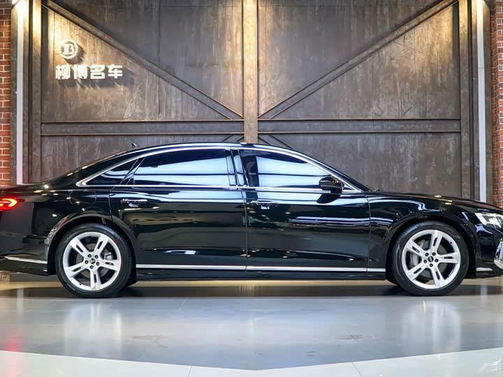 Фото 4 - Audi A8