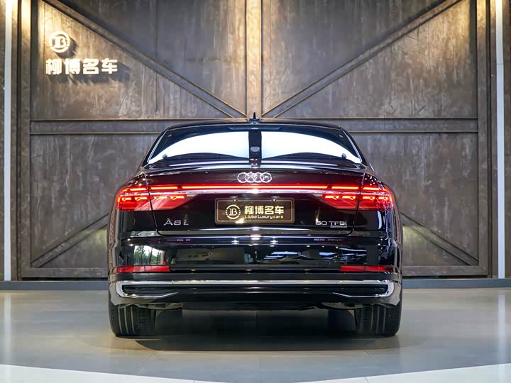 Фото 5 - Audi A8