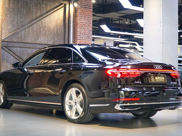 Фото 6 - Audi A8