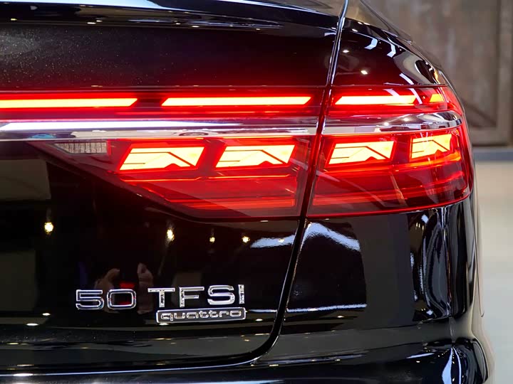 Фото 7 - Audi A8