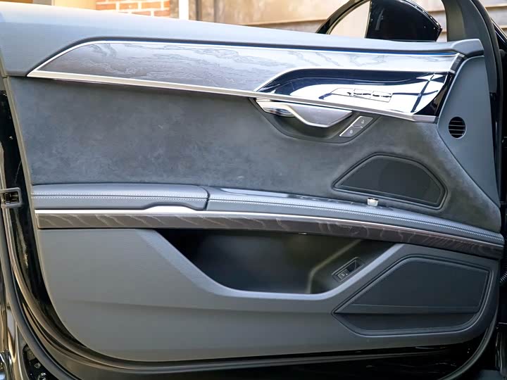 Фото 8 - Audi A8