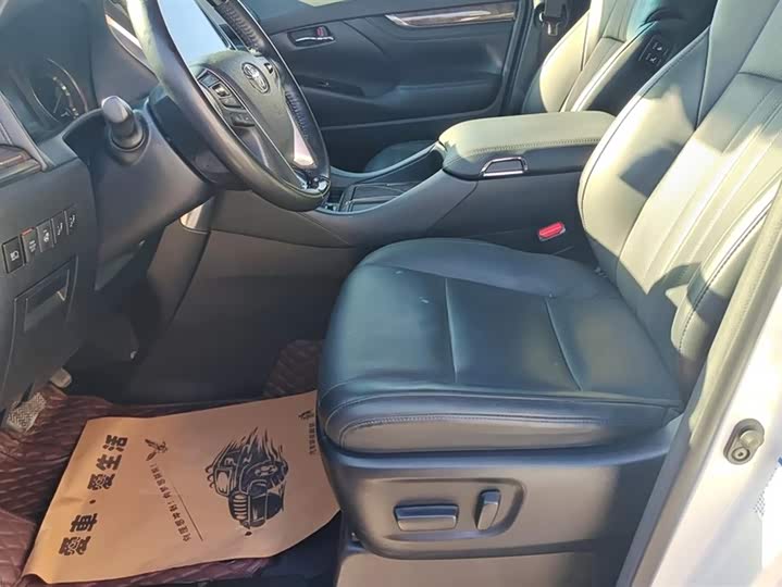 Фото 9 - Toyota Vellfire