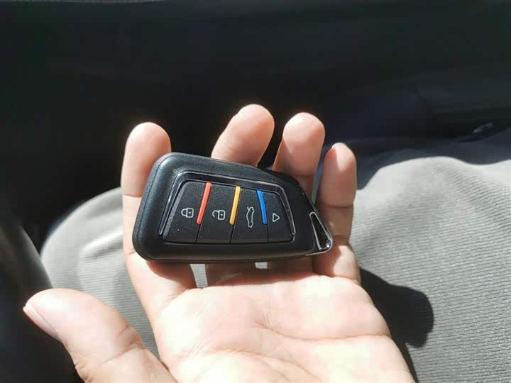 Фото 9 - Roewe i6 Max EV