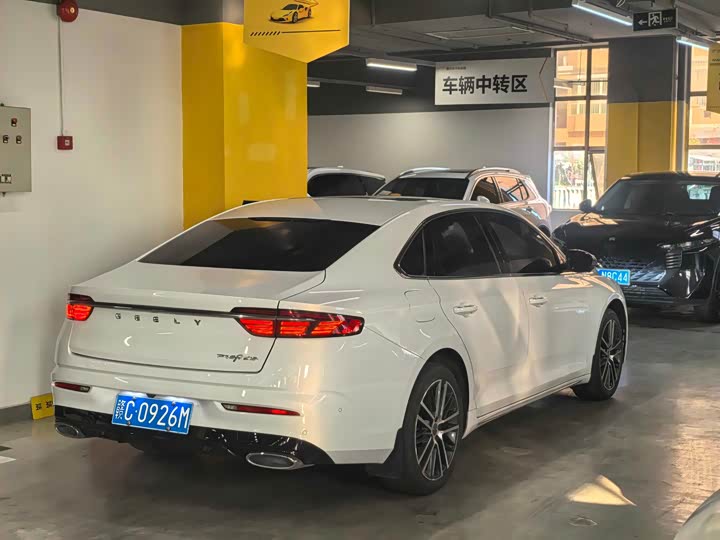 Фото 3 - Geely Preface