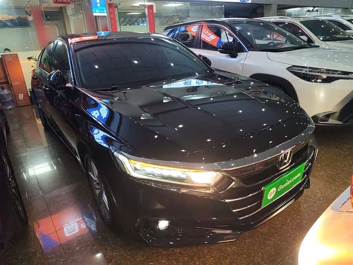 Фото 4 - Honda Accord