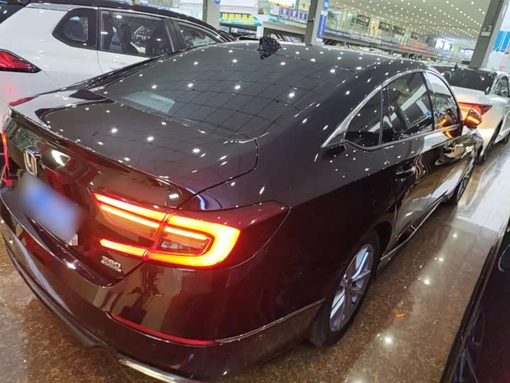 Фото 7 - Honda Accord