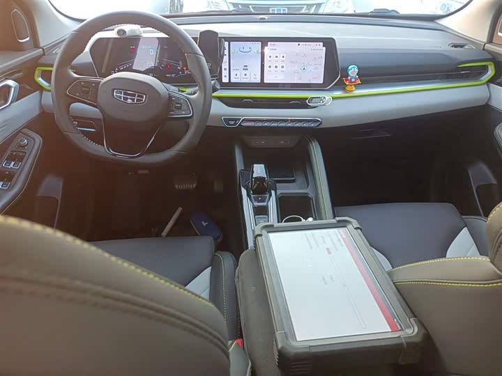 Фото 9 - Geely Coolray