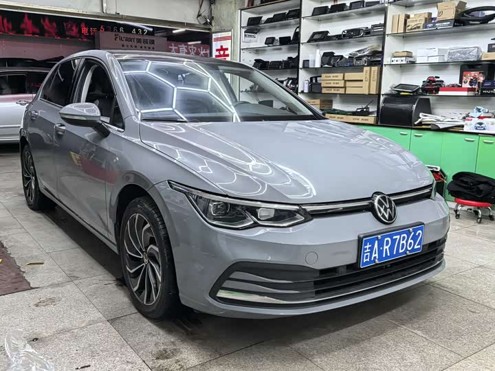 Фото 2 - Volkswagen Golf