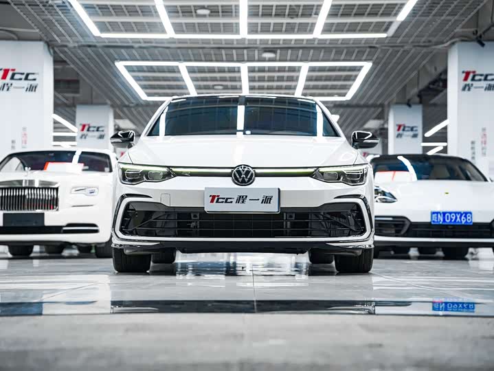 Фото 2 - Volkswagen Golf