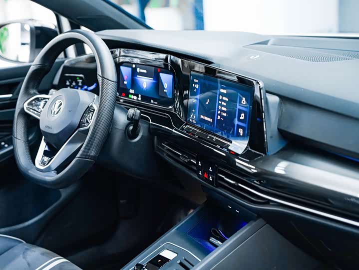 Фото 7 - Volkswagen Golf