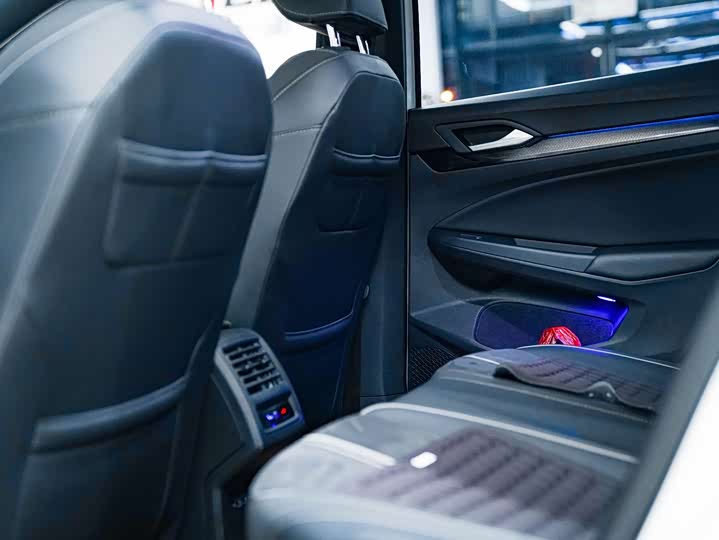 Фото 8 - Volkswagen Golf