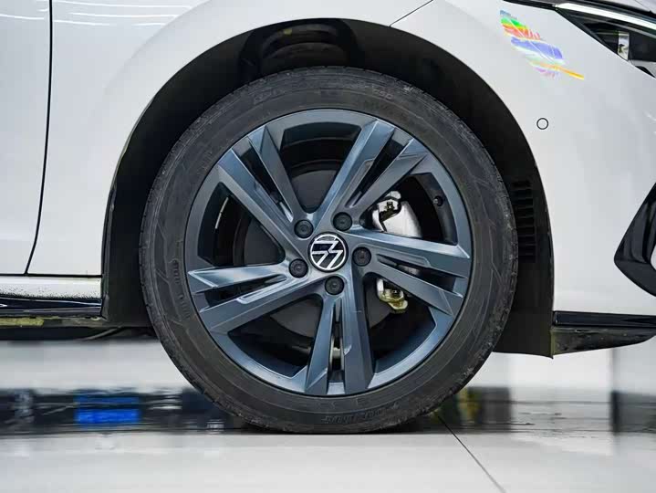 Фото 9 - Volkswagen Golf