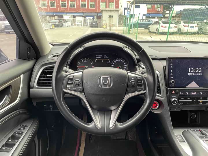 Фото 8 - Honda Avancier