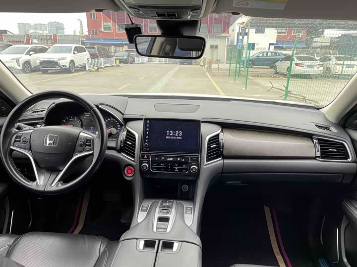 Фото 9 - Honda Avancier