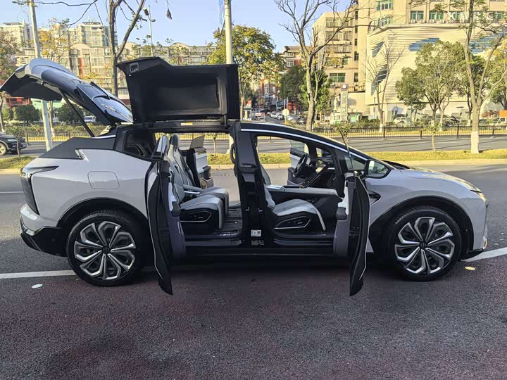 Фото 9 - HiPhi X