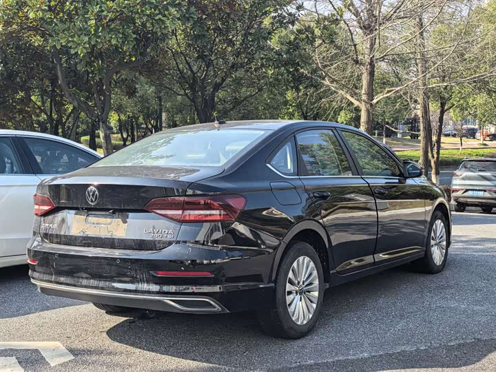 Фото 9 - Volkswagen Lavida