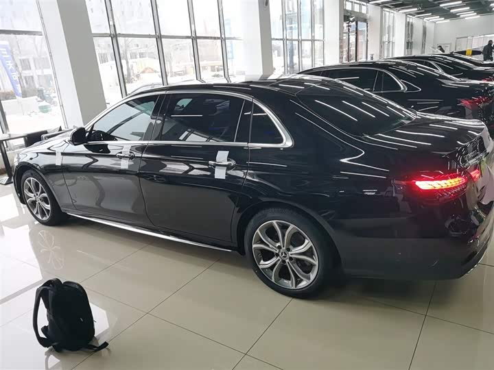 Фото 5 - Mercedes-Benz E-Class