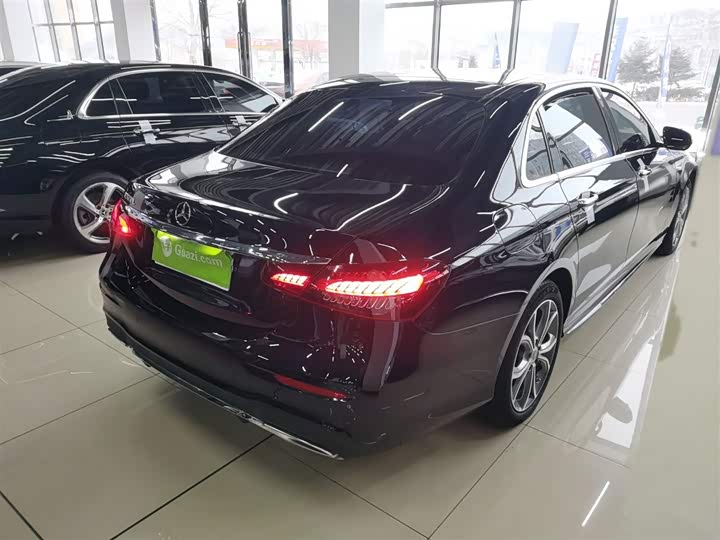 Фото 7 - Mercedes-Benz E-Class