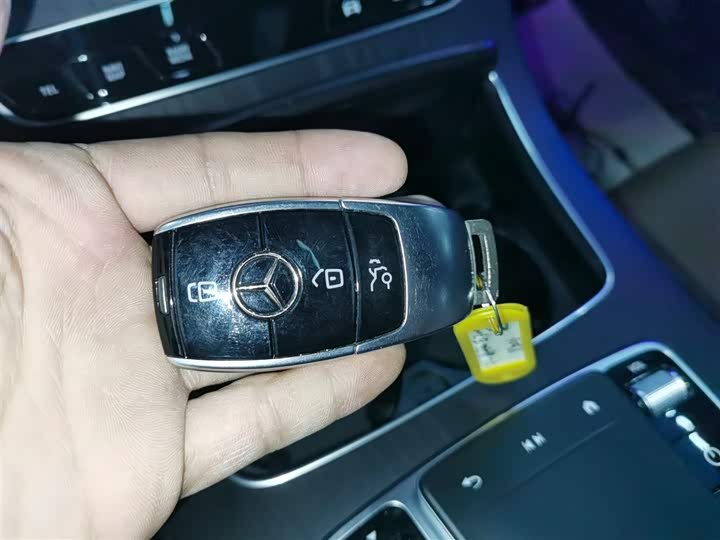 Фото 9 - Mercedes-Benz E-Class