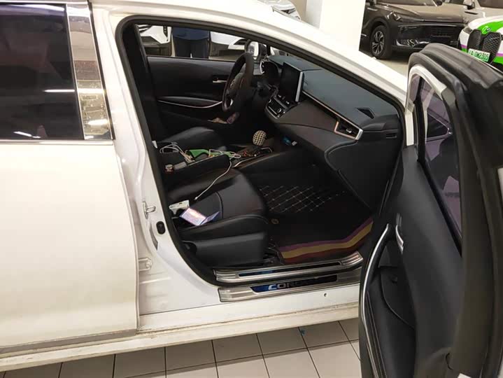 Фото 8 - Toyota Corolla