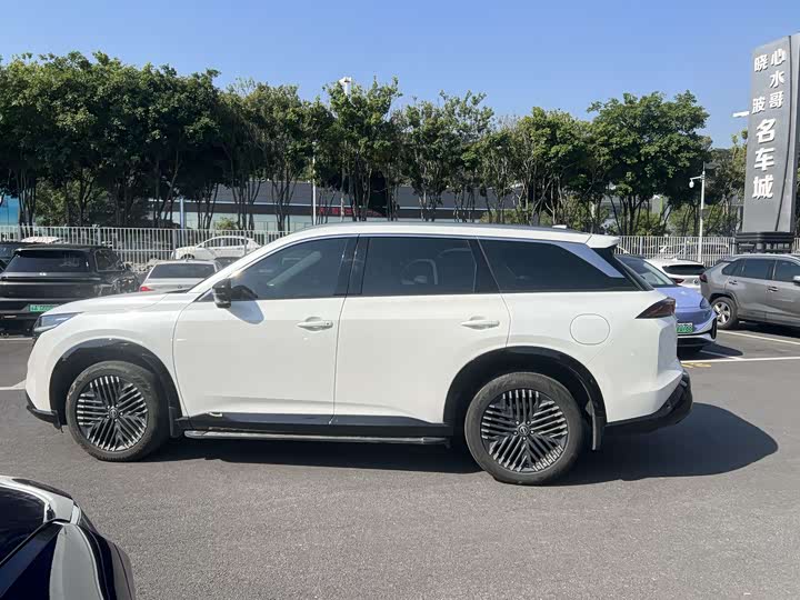 Фото 3 - Nissan Pathfinder