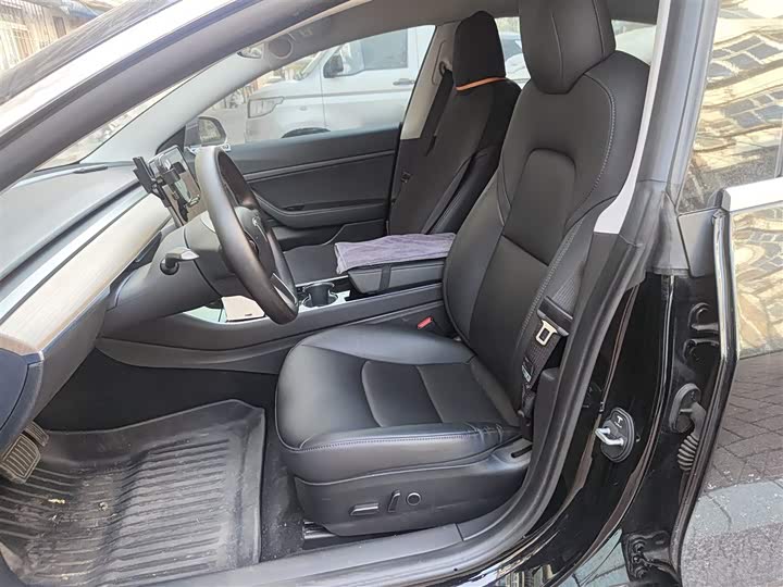 Фото 8 - Tesla Model 3