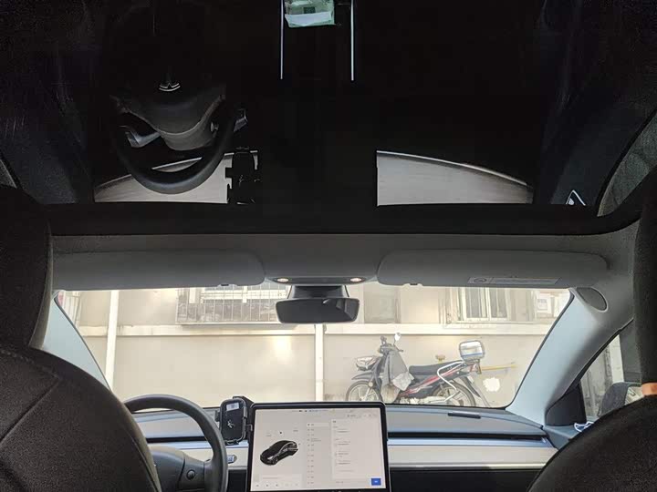 Фото 9 - Tesla Model 3